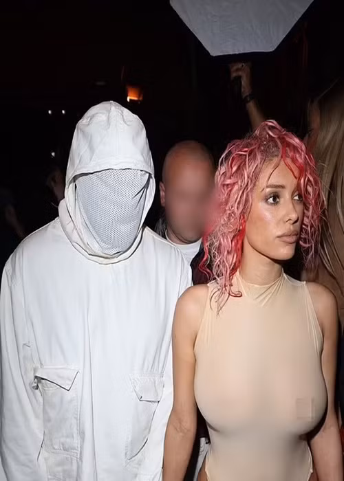 Kanye West không lên tiếng khi vợ bị chỉ trích về phong cách thời trang. Ảnh: Getty.