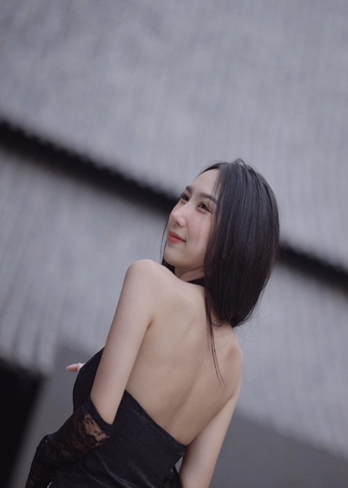 Atinuch Wattanasirichaikul ngày càng mặc táo bạo.