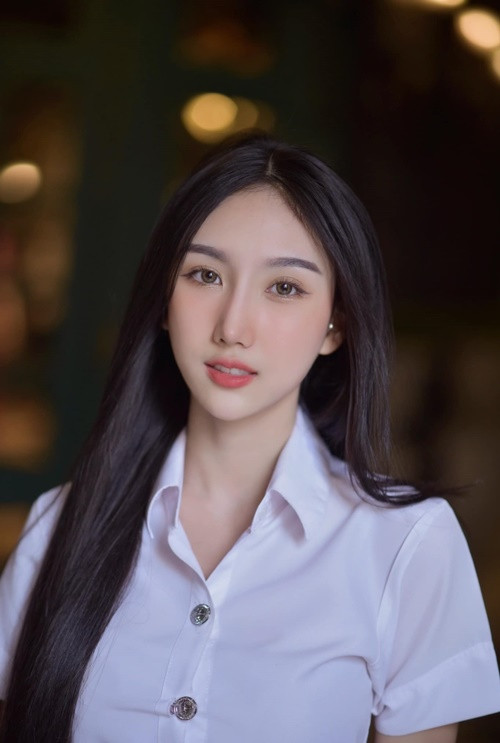 Khi học đại học, hot girl người Thái Lan vẫn được mệnh danh là hoa khôi giảng đường nhờ nhan sắc ngọt ngào.