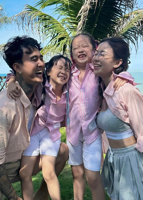 Bảo Ngọc và Đạt G thường xuyên đưa các con đi du lịch. Ảnh: FB Bảo Ngọc.