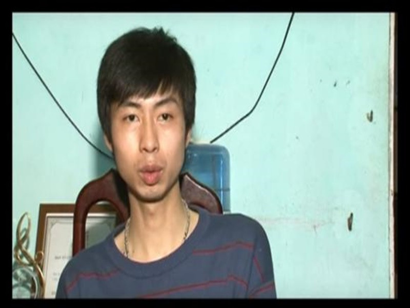 Ngay từ nhỏ rapper được gọi tên là Đen. "Các cụ thường gọi con cái tên xấu cho dễ nuôi", Đen Vâu nói. Ảnh: Thương Hiệu Pháp Luật.