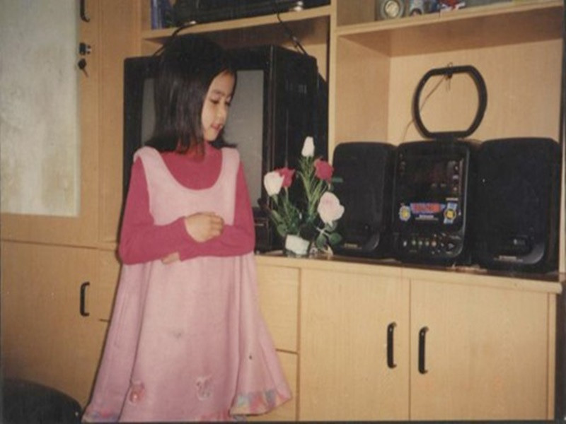 Nữ ca sĩ điệu đà từ nhỏ. Ảnh: Khám Phá.