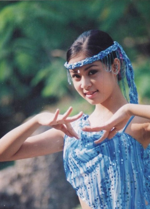 Hình ảnh Hoàng Thùy Linh ngày chưa nổi tiếng. Ảnh: Khám Phá.