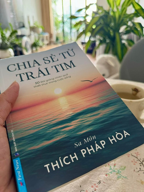 Phan Anh thường xuyên đọc sách về Phật giáo.