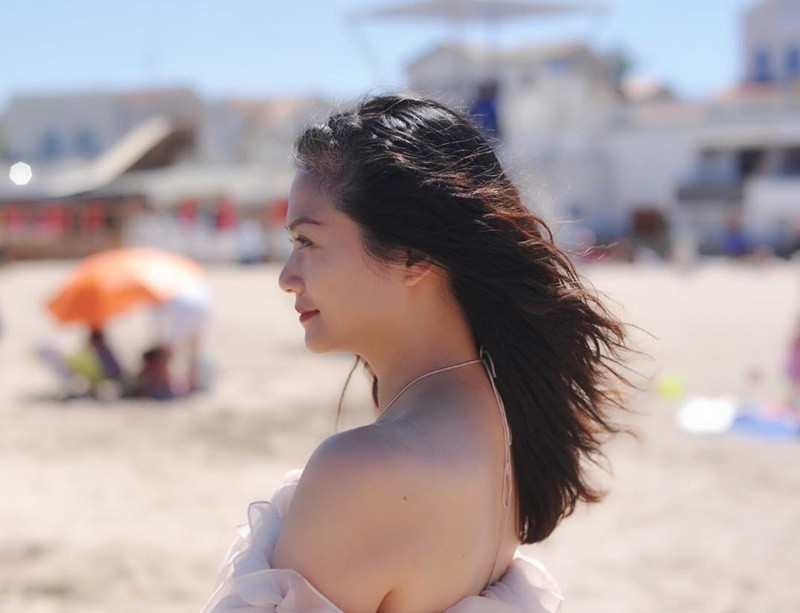 Dịu dàng, quyến rũ vẫn là phong cách của Kiều Anh trong nhiều năm qua.