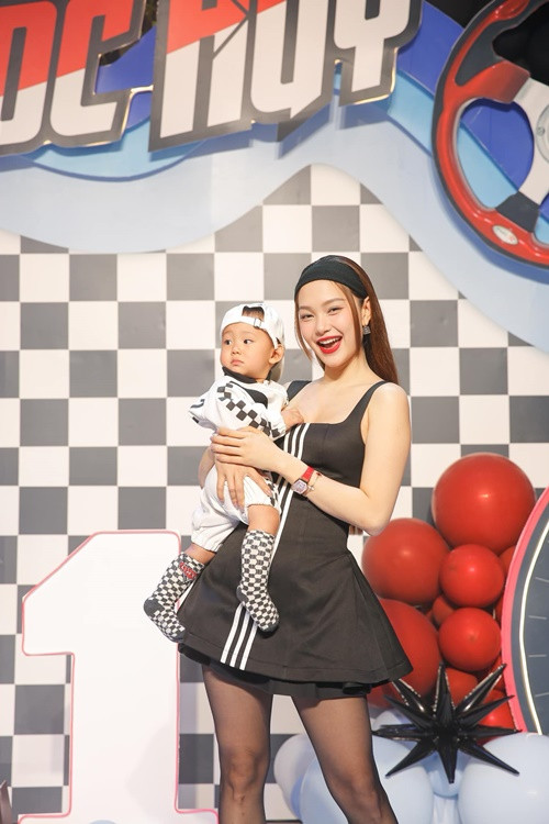 Con trai Minh Hằng tên thật là Quốc Huy, tên thân mật là Mỡ. Ảnh: FB Minh Hằng.