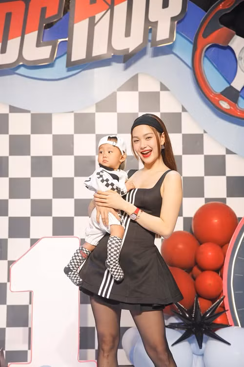 Con trai Minh Hằng tên thật là Quốc Huy, tên thân mật là Mỡ. Ảnh: FB Minh Hằng.