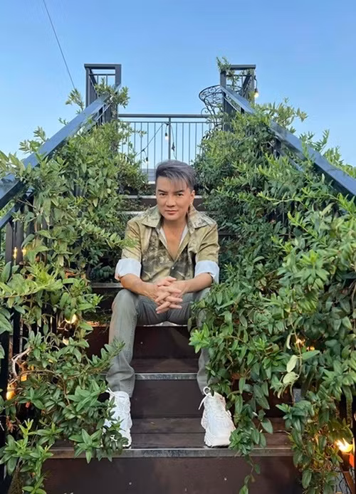 Trước quyết định xử phạt của cơ quan chức năng, Đàm Vĩnh Hưng xin lỗi khán giả, khẳng định phối hợp cùng các ban ngành để giải quyết các vấn đề liên quan. Ảnh: FB Đàm Vĩnh Hưng.