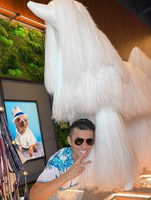 Từ năm 2023, nam ca sĩ vẫn giữ tinh thần lạc quan dù gặp biến cố sức khỏe. Ảnh: FB Kasim Hoàng Vũ.