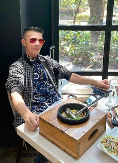 Ngày 25/8 tới đây, nam ca sĩ gặp bác sĩ để bắt đầu cắt xương hàm khi bệnh tình tái phát. Ảnh: FB Kasim Hoàng Vũ.