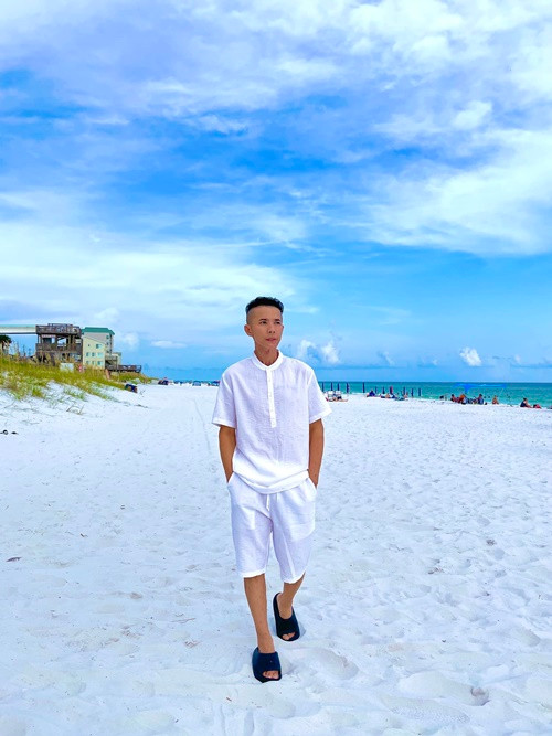 Nhà hàng của Kasim Hoàng Vũ phải đóng cửa gần 2 tháng để anh tập trung điều trị bệnh. Nam ca sĩ lo lắng sẽ không trả được tiền thuê. Ảnh: FB Kasim Hoàng Vũ.