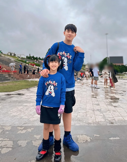 Bé Cà Pháo năm nay 12 tuổi, có chiều cao vượt trội.