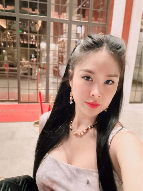 Lê Phương từng nặng 80 kg sau khi sinh con lần 2. Sau đó, cô "lột xác", giảm 30 kg.