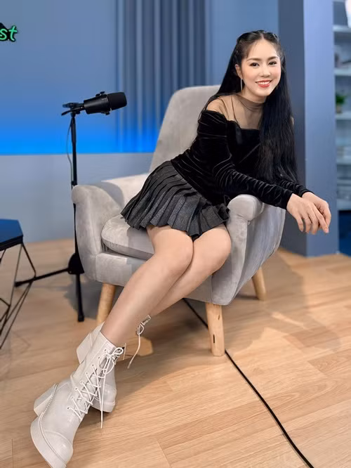 Vóc dáng thon gọn, gợi cảm hiện tại của Lê Phương.