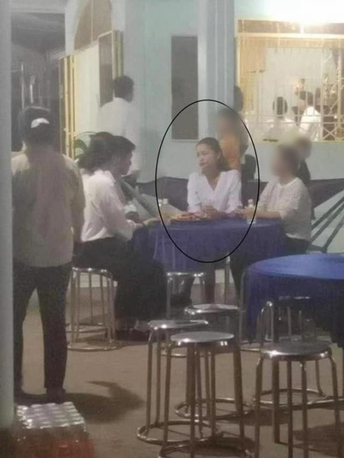 Công ty quản lý của nàng hậu thông báo cô hoãn mọi kế hoạch công việc trước đó để về quê nhà lo hậu sự cho mẹ. Ảnh: Thương Hiệu Pháp Luật.