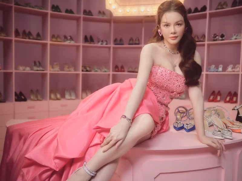 Sau nhiều năm lăn lộn trên thương trường, Lý Nhã Kỳ có khối tài sản “khủng”. Theo nguồn tin từ South China Morning Post đăng tải năm 2022, khối tài sản của Lý Nhã Kỳ ước tính khoảng 17 triệu USD (gần 385 tỷ đồng). Ảnh: FB Lý Nhã Kỳ.