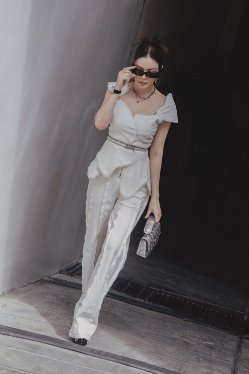 Lý Nhã Kỳ khoe được bạn trai cưng chiều dù cô có lúc nhõng nhẽo, ngang ngược, nghịch phá và cứng đầu. Vì tâm đầu ý hợp nên Lý Nhã Kỳ và bạn trai chưa từng giận nhau. Năm 2019, cô xác nhận chuyện tình cảm tan vỡ vì bạn trai tìm được tình yêu mới. Ảnh: FB Lý Nhã Kỳ.