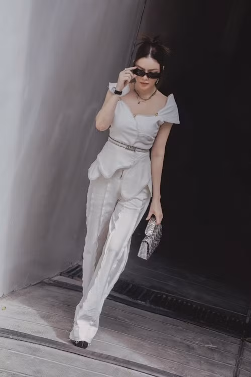 Lý Nhã Kỳ khoe được bạn trai cưng chiều dù cô có lúc nhõng nhẽo, ngang ngược, nghịch phá và cứng đầu. Vì tâm đầu ý hợp nên Lý Nhã Kỳ và bạn trai chưa từng giận nhau. Năm 2019, cô xác nhận chuyện tình cảm tan vỡ vì bạn trai tìm được tình yêu mới. Ảnh: FB Lý Nhã Kỳ.