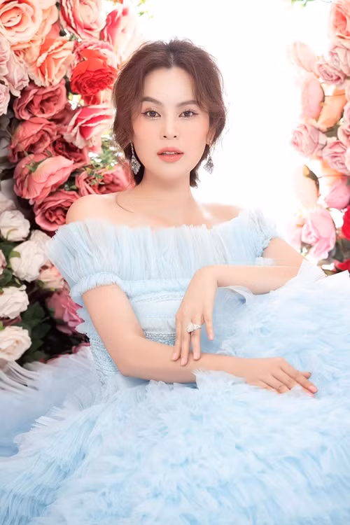 Bà Võ Thị Thu Sương, Chánh Thanh tra, Sở Thông tin và Truyền thông TP.HCM chia sẻ trên Znews, Sở đang phối hợp với các cơ quan chức năng liên quan để mời Phương Lê lên làm việc và có biện pháp xử lý theo đúng quy định pháp luật. Thực tế, đây không phải lần đầu tiên Phương Lê vướng ồn ào. Ảnh: FB Phương Lê.