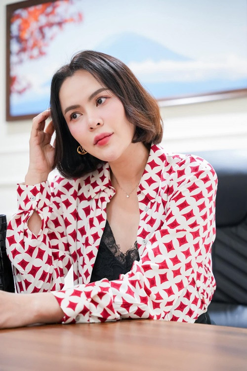 Ồn ào Hoa hậu Phương Lê chế lời Quốc ca trong một livestream khiến dư luận bức xúc. Ảnh: FB Phương Lê.