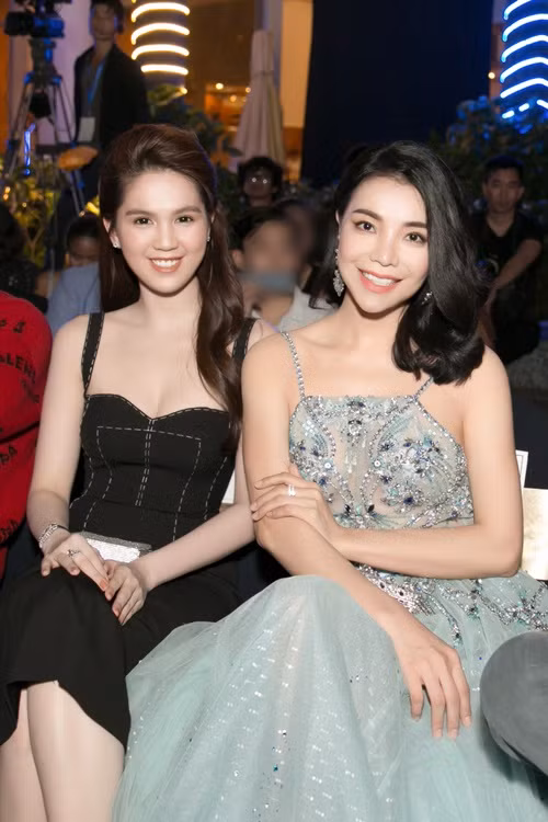 Hai mỹ nhân gợi cảm không kém cạnh nhau. Ảnh: Vnmedia.