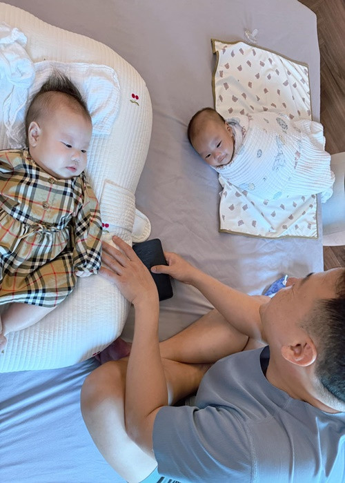 Đi kèm với đó, nam doanh nhân đăng ảnh bên hai bé Jenny và Jimmy. Ảnh: FB Shark Bình.