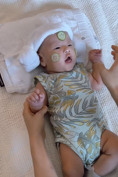 Có mẹ là diễn viên, bố là doanh nhân giàu có, cặp song sinh của Phương Oanh "sinh ra đã ngậm thìa vàng". Ảnh: FB Phương Oanh.