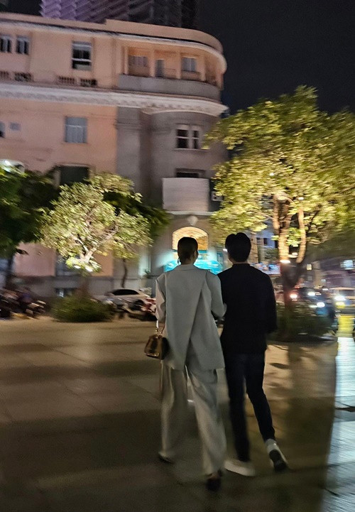 Thanh Hằng vẫn thường xuyên cập nhật hình ảnh bên chồng - nhạc trưởng Trần Nhật Minh. Ảnh: FB Thanh Hằng.