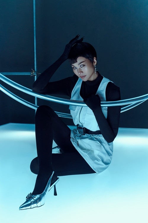 Thanh Hằng liên tục có những buổi chụp hình cùng ê-kíp của mình. Ảnh: FB Thanh Hằng.