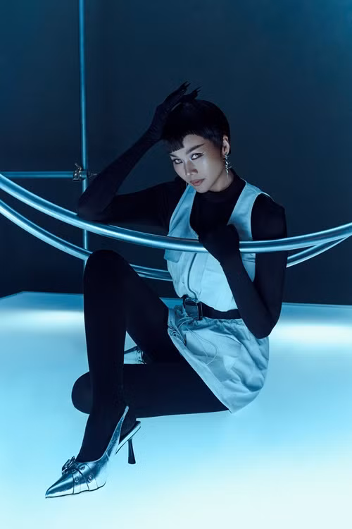 Thanh Hằng liên tục có những buổi chụp hình cùng ê-kíp của mình. Ảnh: FB Thanh Hằng.