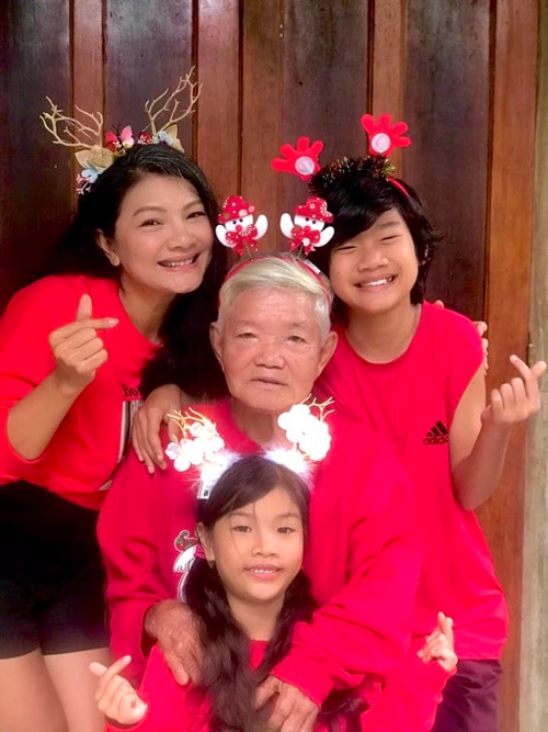 Nữ diễn viên chọn cuộc sống an yên bên cha và các con sau những biến cố tình cảm.