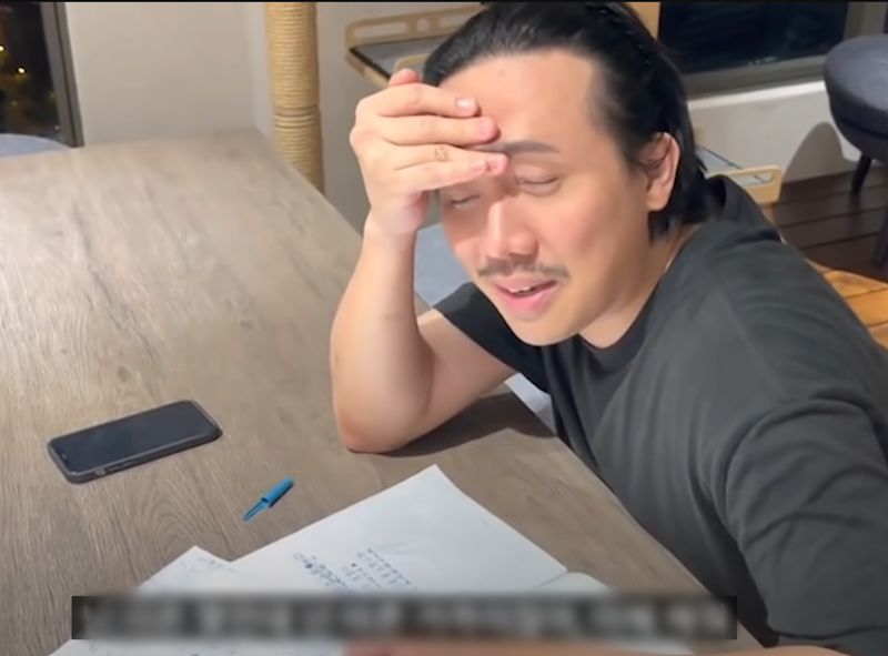 Năm 2020, Trấn Thành bắt đầu học tiếng Hàn tại nhà. Người kèm cặp chính là Hari Won. Ảnh: Youtube Hari Won.