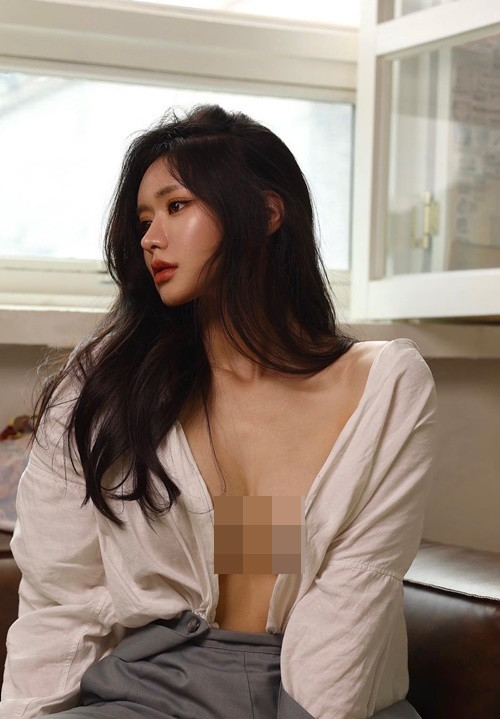 Hot girl người Hàn Quốc có thân hình chữ S với eo con kiến, vòng một và vòng ba "khủng".