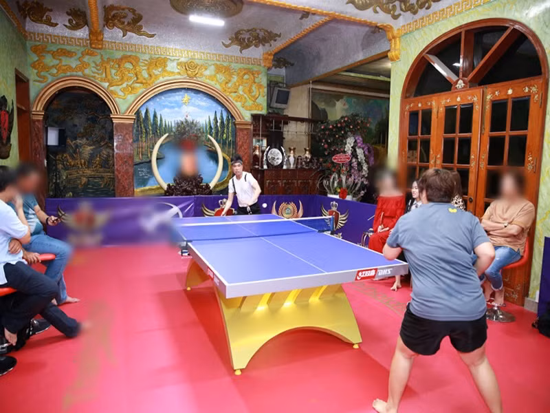 Ngọc Sơn mê bóng bàn, vì vậy, anh chi đến 300 triệu để sửa phòng khách thành nơi chơi môn thể thao này. Ảnh: Dân Việt.