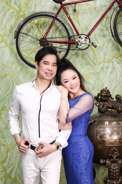 Ca sĩ Như Quỳnh đến chơi biệt thự của Ngọc Sơn. Ảnh: FB Ngọc Sơn.