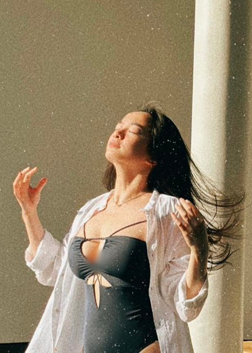 Kaity Nguyễn khoe đường cong nóng bỏng với bikini khi đi biển. Ảnh: FB Kaity Nguyễn.