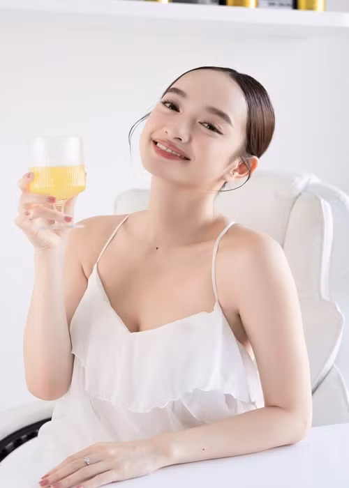 "Mỹ nhân trăm tỷ" từng vướng nghi vấn tình cảm với nam ca sĩ Will. Ảnh: FB Kaity Nguyễn.