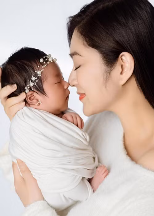 Thanh Trúc đăng ảnh cận mặt đáng yêu của ái nữ. Ảnh: FB Thanh Trúc.