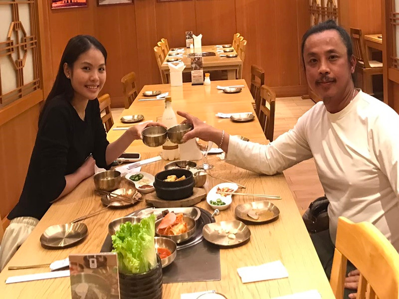 Tháng 1/2017, vợ Chí Anh sinh con gái đầu lòng Kiwi. Năm 2018, Khánh Linh sinh con trai thứ hai. Ảnh: FB Chí Anh.