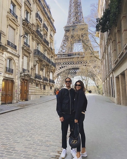 Hà Tăng cũng viết lời ngọt ngào cho chồng. Đó là một trong những cách cô xây dựng và giữ gìn hôn nhân.