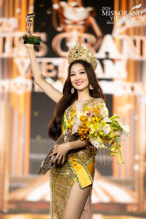  Hoa hậu Võ Lê Quế Anh gây tranh cãi ngay sau đêm đăng quang Miss Grand Vietnam 2024. Nhiều khán giả cho rằng Quế Anh không nổi bật bằng những thí sinh khác trong top 5. Ngoài ra, phần thi ứng xử của cô bị chê lan man, không được trôi chảy.