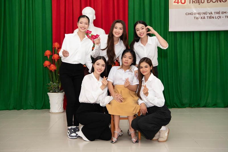 Giữa ồn ào đăng quang, Quế Anh có lịch trình khá bận rộn.