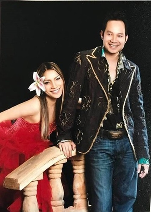 Theo Hồng Ngọc, Thomas Tâm Nguyễn thích kiểu phụ nữ cứng rắn, bụi đời, mạnh mẽ giống cô. Thời gian đầu, ông bầu gọi nữ ca sĩ là chị, xưng em sau đó là anh em.