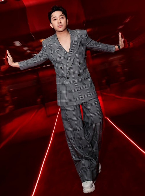 Trấn Thành giỏi kiếm tiền. Thu nhập của anh đến từ việc sản xuất phim ảnh, đóng phim, làm MC, kinh doanh, đại diện thương hiệu.