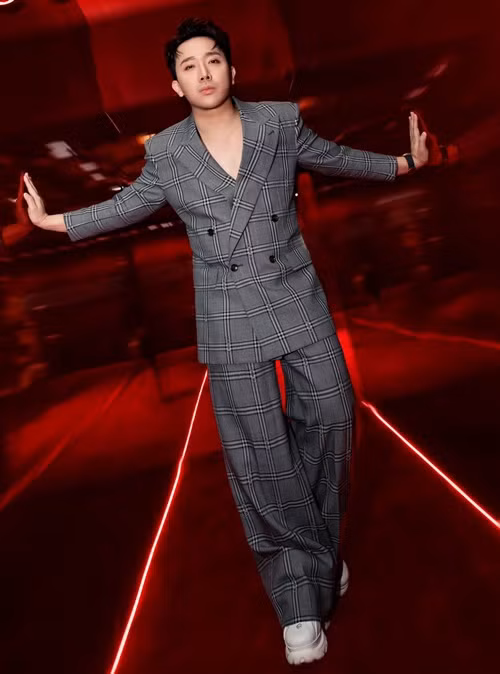 Trấn Thành giỏi kiếm tiền. Thu nhập của anh đến từ việc sản xuất phim ảnh, đóng phim, làm MC, kinh doanh, đại diện thương hiệu.