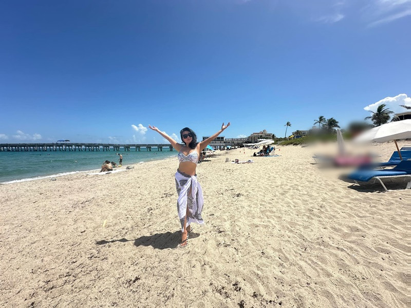 “Biểu tượng gợi cảm” một thời diện áo tắm hai mảnh khoe body đẫy đà ở tuổi 45.