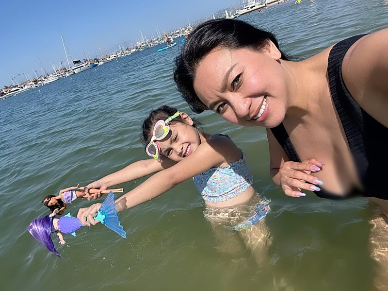 Định cư ở Mỹ nhiều năm qua, Y Phụng có cuộc sống bình yên bên cô con gái.