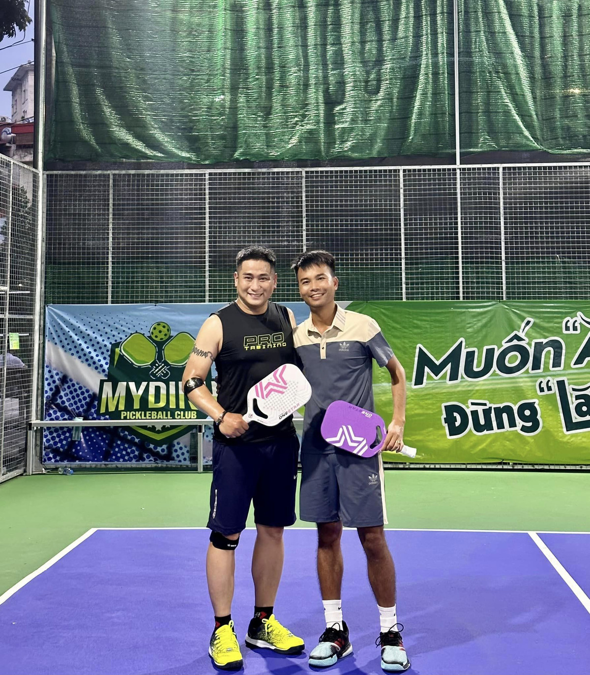 Diễn viên Minh Tiệp cũng mới tham gia pickleball. Anh viết trên trang cá nhân: ''Biết thế chơi môn này sớm hơn. Một môn thể thao đốt calo khủng khiếp sau giờ làm việc và cuối tuần''.