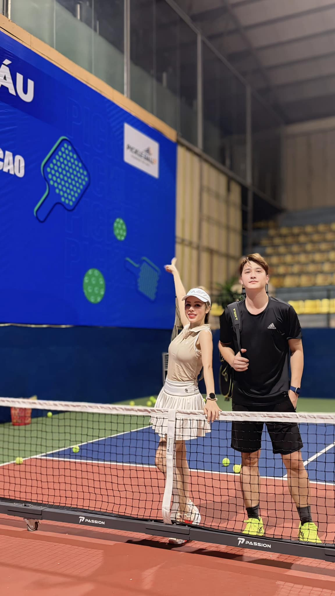 Vợ chồng MC Bạch Lan Phương, diễn viên Huỳnh Anh cũng thích chơi pickleball.