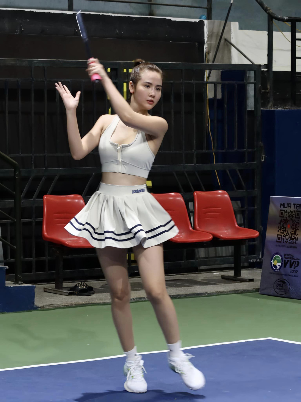 Huyền Lizzie cũng đam mê pickleball được một thời gian ngắn. Cô rất chăm chỉ và chú tâm luyện tập môn thể thao mới nổi ở Việt Nam này.